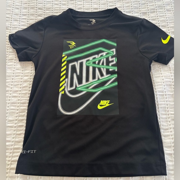 Nike Kids Black Tee with Neon Accents Size 4-5 - Picture 1 of 4